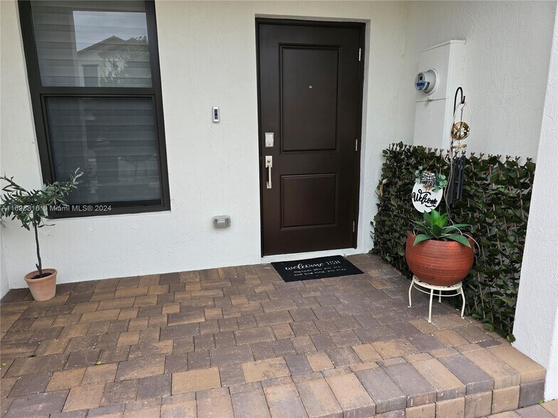 Building Photo - 256 SW 159th Ter