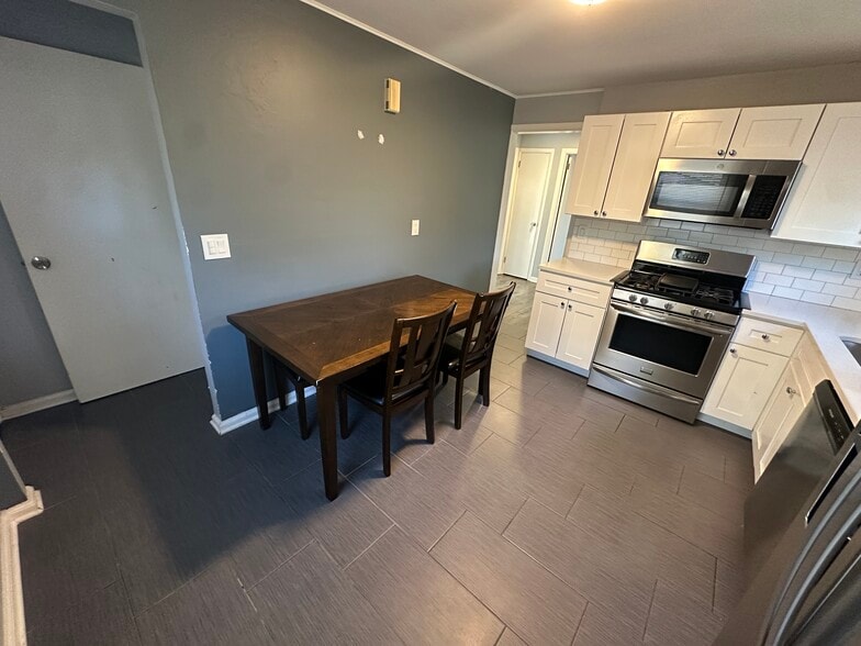 Building Photo - 565 Hunter Ave