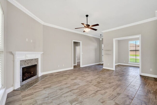 Building Photo - 15034 Belhaven St