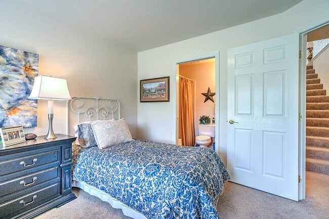 Building Photo - Fully Furnished Home. All utilities includ...