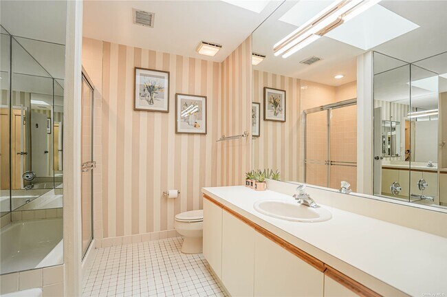 Building Photo - 30 Club Dr S