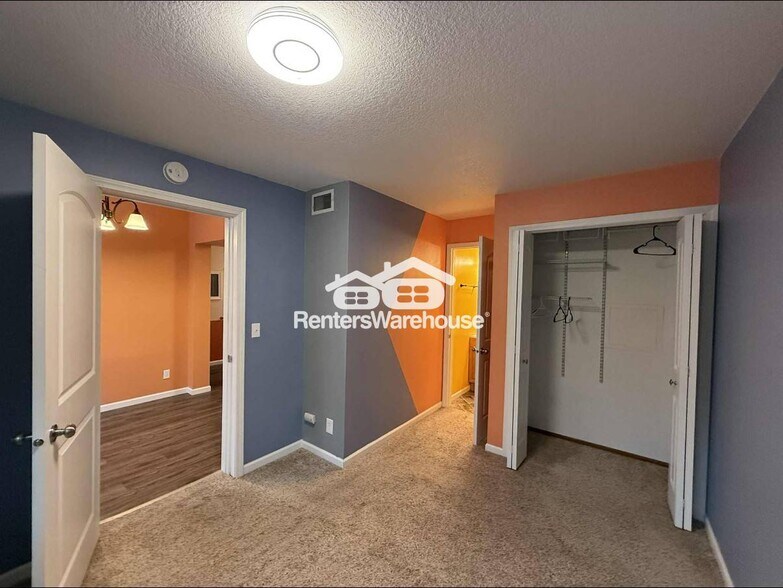Building Photo - 5213 Hiawatha Ln