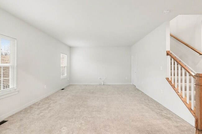 Building Photo - 484 Bridgepoint Dr