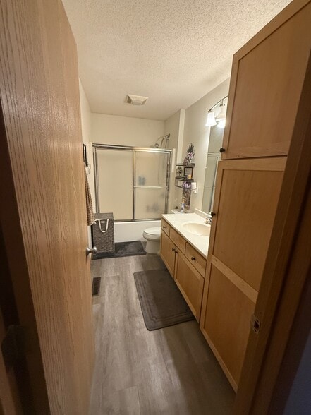 Building Photo - 413 Lilac Ln