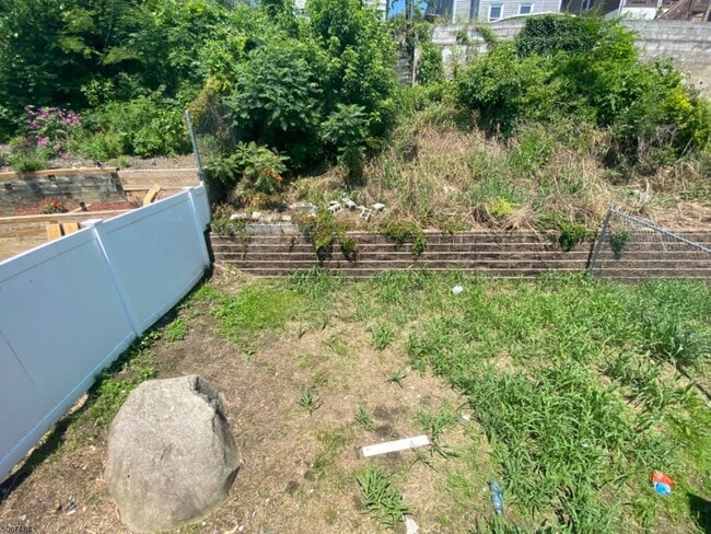 Building Photo - 339 N 6th St