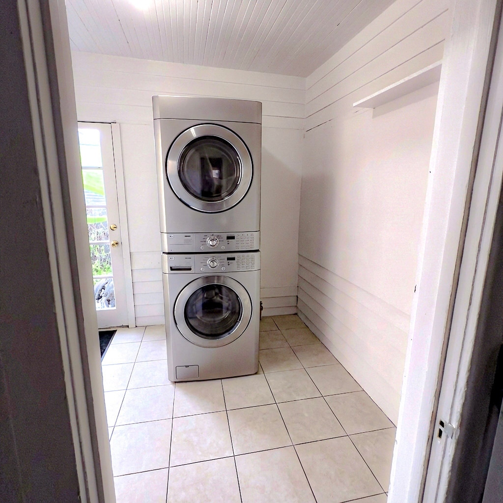Laundry room - 1661 W 36th Pl