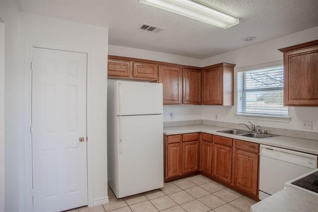Building Photo - 6985 Meadow Ridge Cir