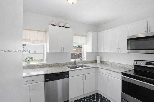 Building Photo - 3645 SW 25th Ter