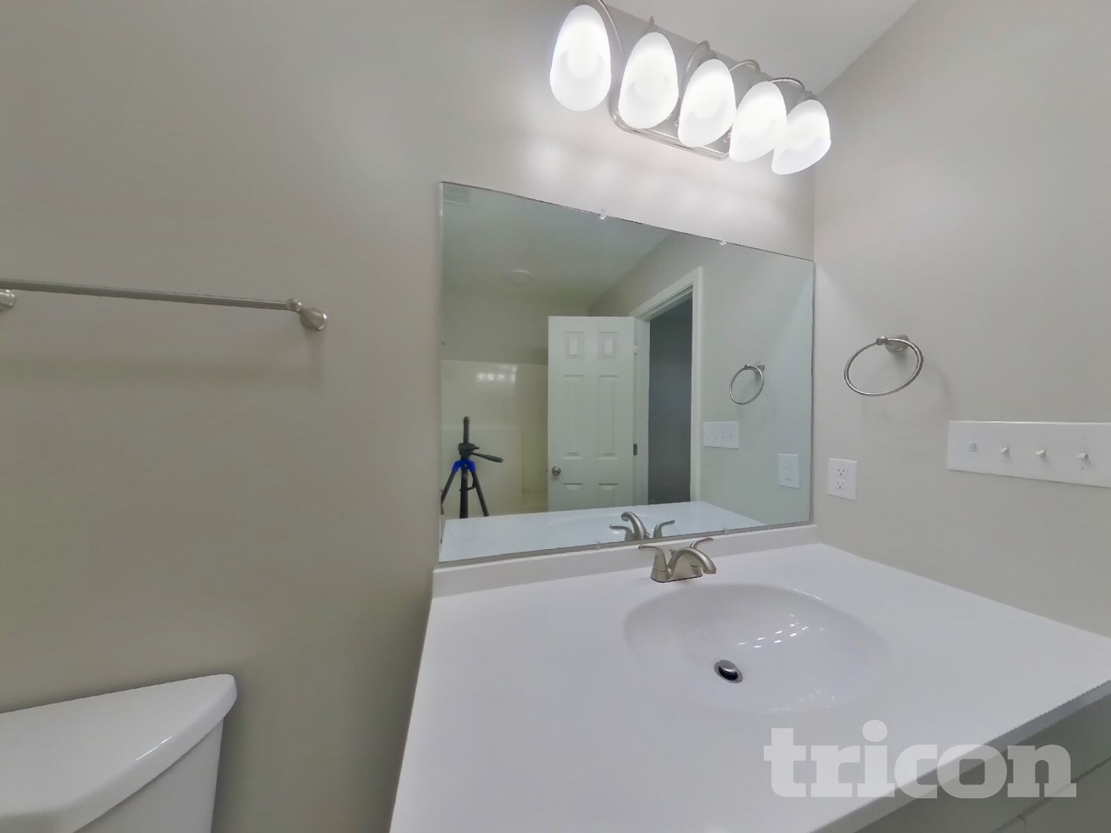 Building Photo - 2425 Saluda Dr