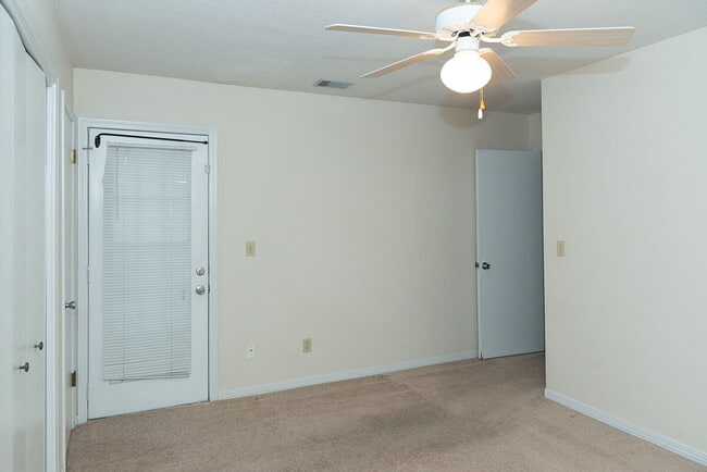 Building Photo - "Charming 3-Bed Oasis in Shalimar with 2 F...