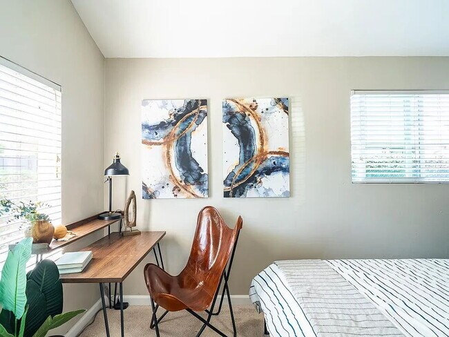 Building Photo - "Charming 2-Bedroom San Diego Retreat with...