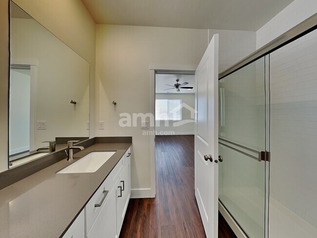 Building Photo - 9492 W Shumard St