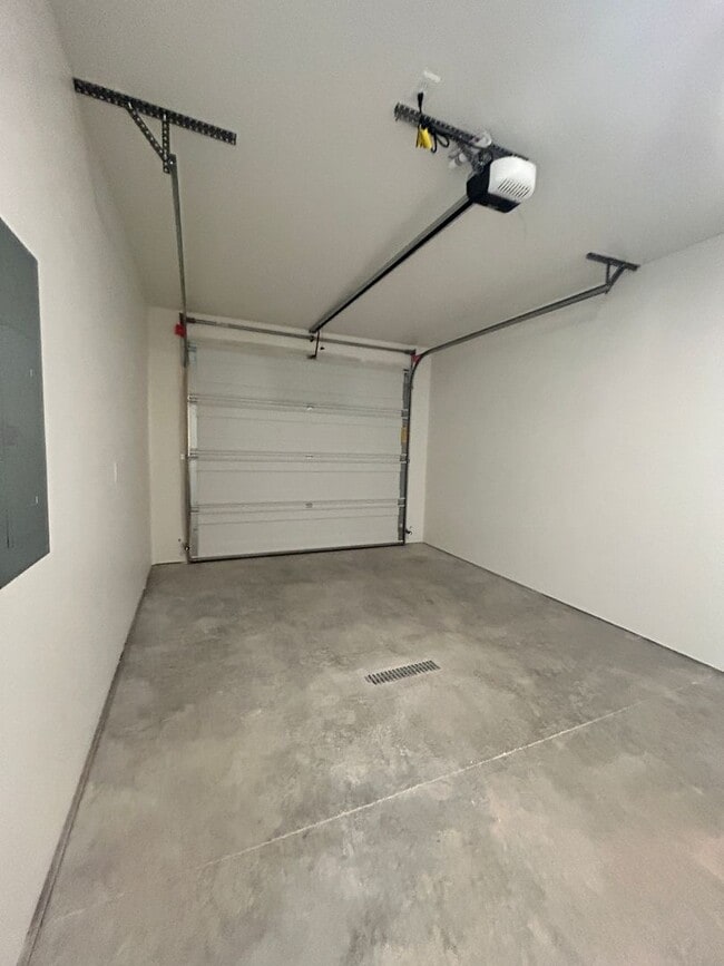 Building Photo - 487 Ashleigh Ln