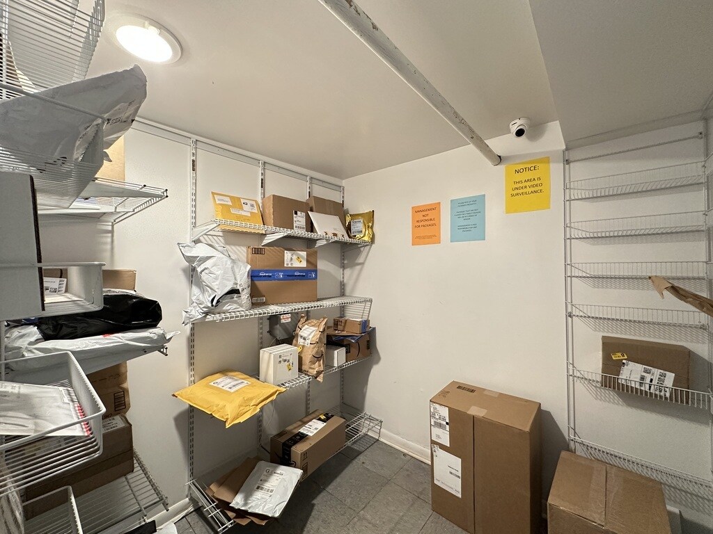 Building Photo - 3034 N Halsted St