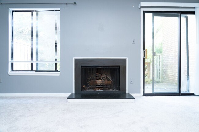 Building Photo - 1054 Cheshire Ct