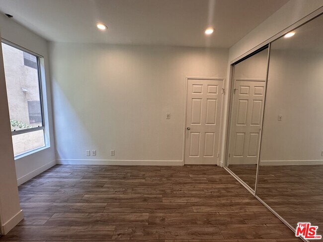 Building Photo - 8614 Burton Wy