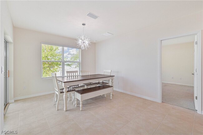 Building Photo - 1009 Jacaranda Pkwy E