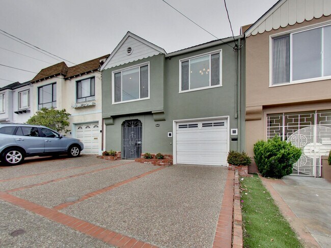 Building Photo - 2167 40th Ave
