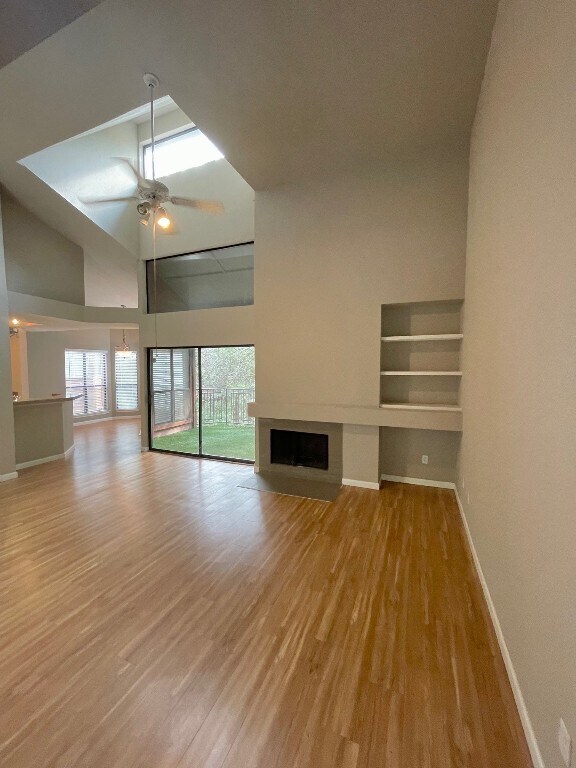 Building Photo - 4711 Spicewood Springs Rd