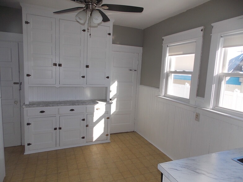 Building Photo - 3611 Maple St