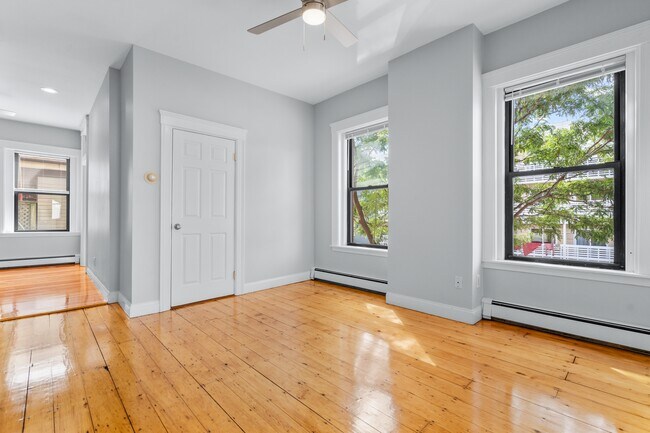 Building Photo - 106 L St