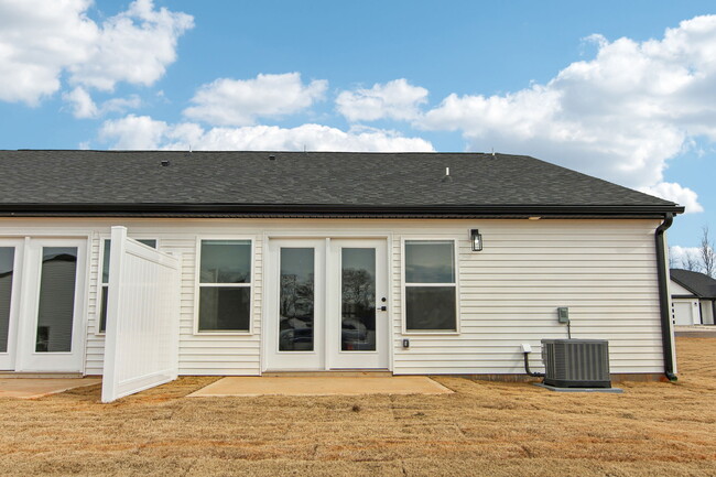 Building Photo - 4039 Cedar Fls Ln