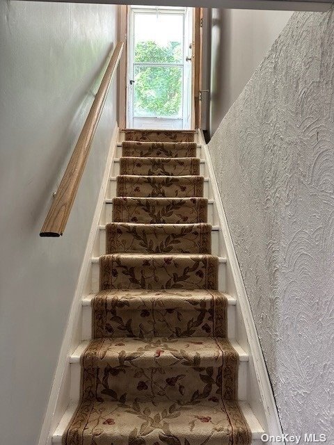 Building Photo - 116 Chichester Ave