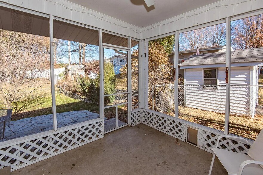 Building Photo - 317 S Pam Ave