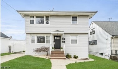 Building Photo - 1411 Hussa St
