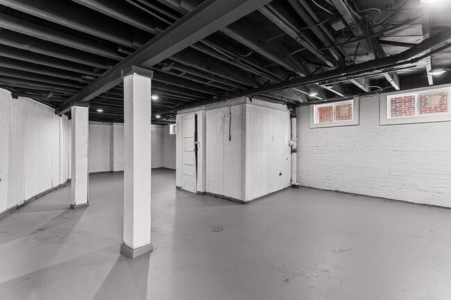 Building Photo - 4357 Fullerton Ave