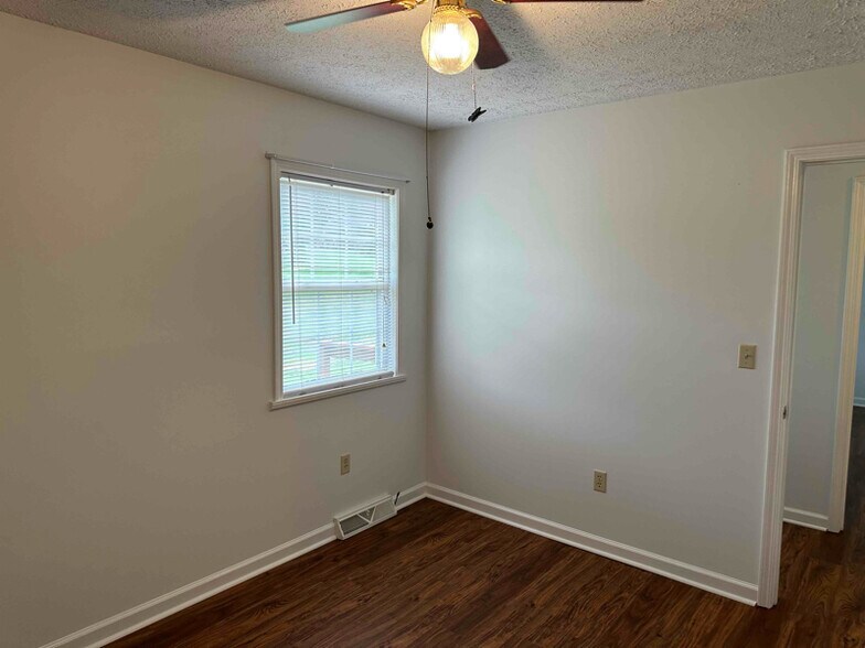 Building Photo - 13060 Lindell Rd