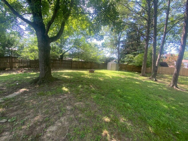 Building Photo - PRICE REDUCTION! A spacious three bedroom/...