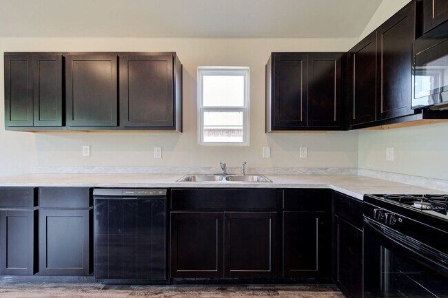 Building Photo - BRAND NEW! 4 Bed 2 Bath Home in Newcastle!