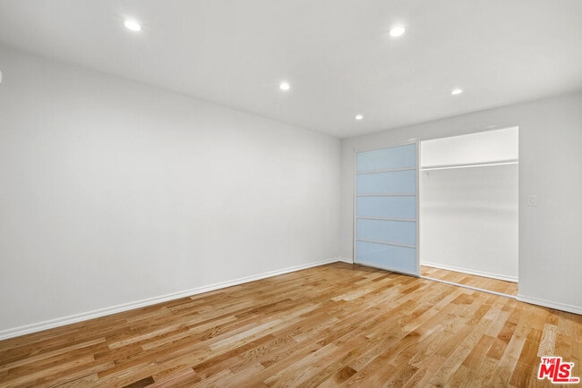 Building Photo - 1425 N Harper Ave