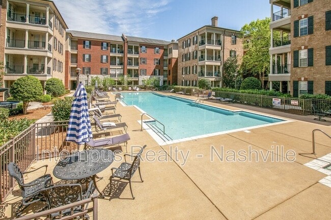 Building Photo - 307 Seven Springs Way