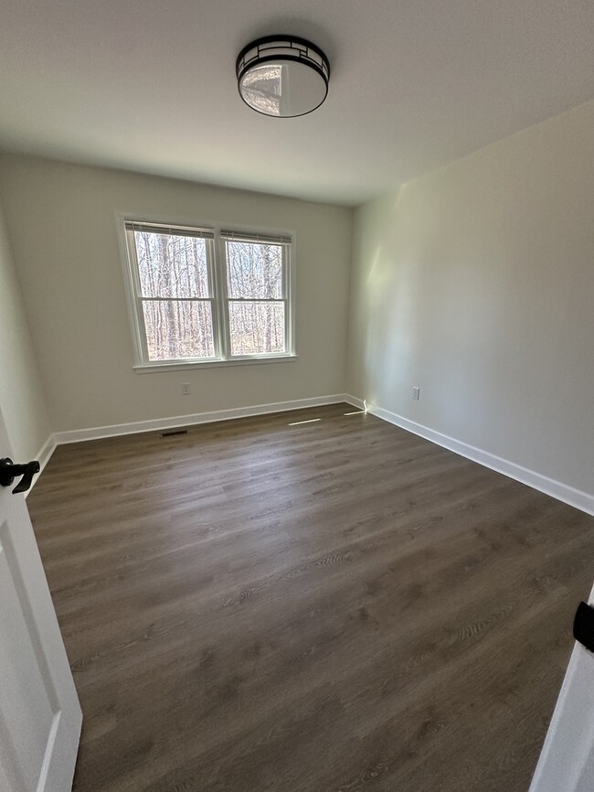 Building Photo - NEWLY RENOVATED! 3 bedroom 2 full bath ran...