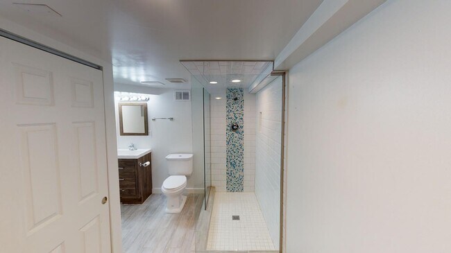 Building Photo - Recently updated Jefferson Park home with ...