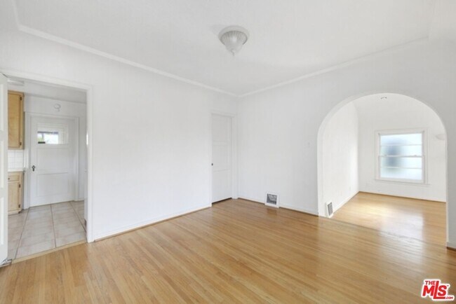 Building Photo - 2634 Lakewood Ave N