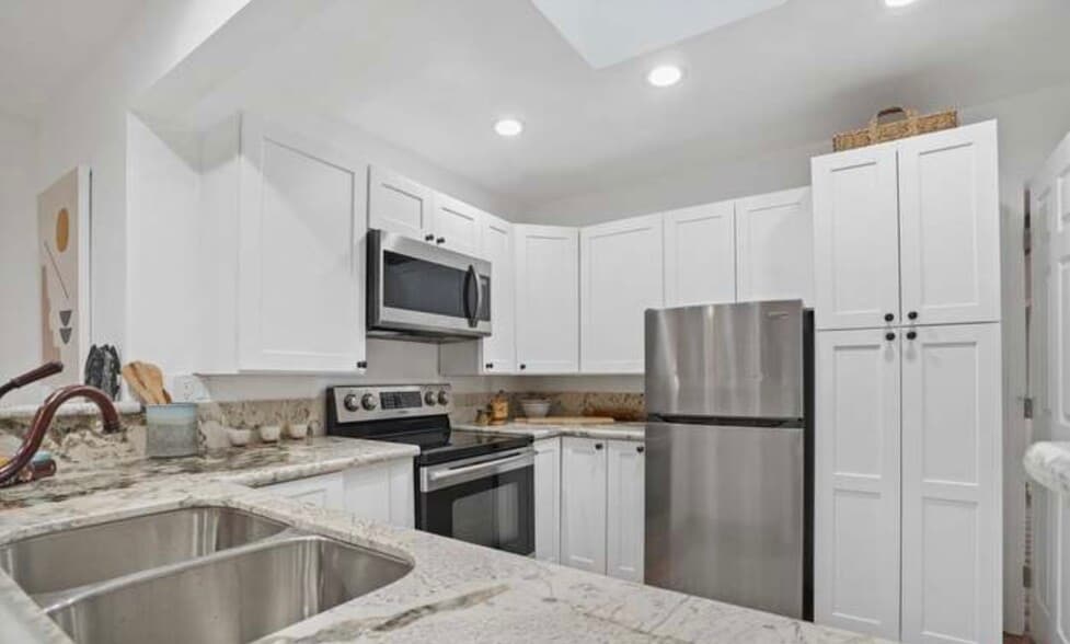 Kitchen - 624 N Topanga Canyon Blvd