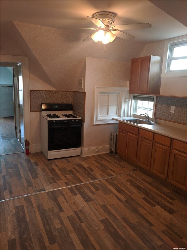 Building Photo - 141 82nd Dr