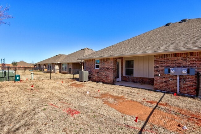 Building Photo - 5813 Goldfinger Rd