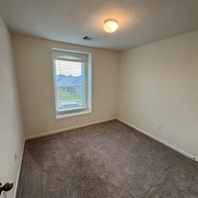 Building Photo - 5626 Smokey Bear Ln