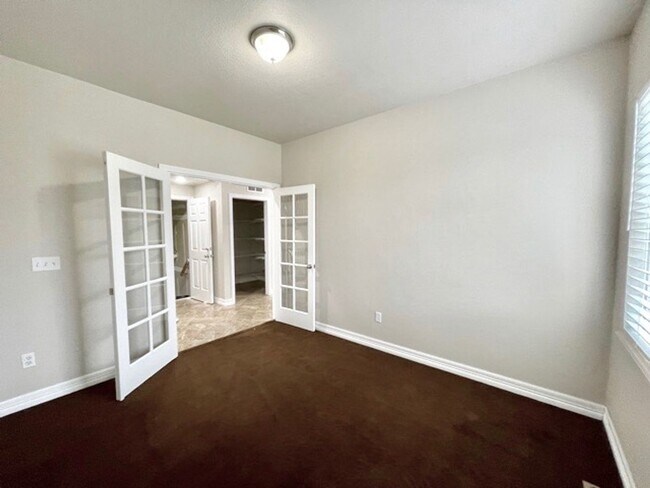 Building Photo - Stunning 4 Bed/4 Bath Home in Banning Lewis Ranch