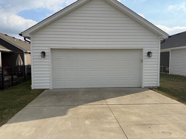 Building Photo - 3921 Bird Song Way