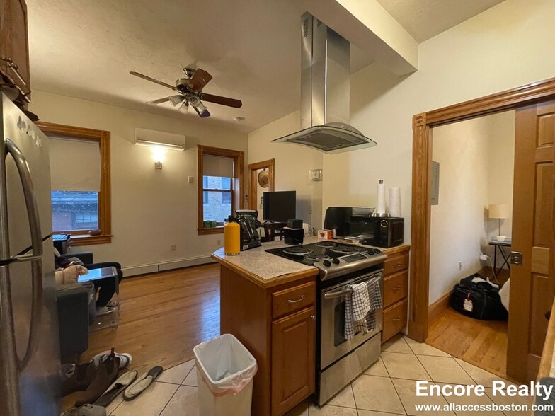 Building Photo - 66 Pinckney St