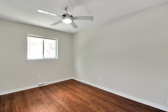 Building Photo - 3918-3920 Rock Quarry Rd