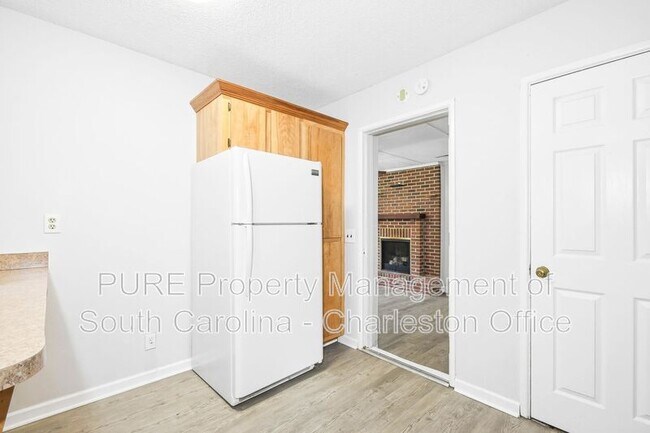 Building Photo - 628 Constant Dr