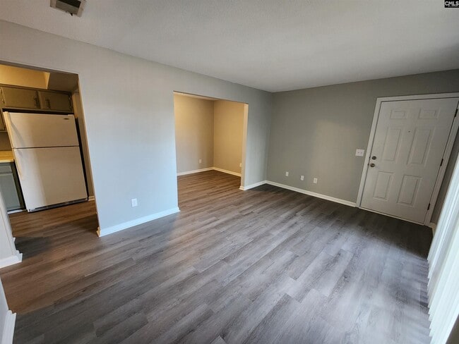 Building Photo - 721 Deerwood St