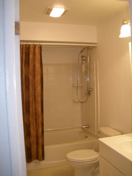 Building Photo - 129 Robinhood Dr