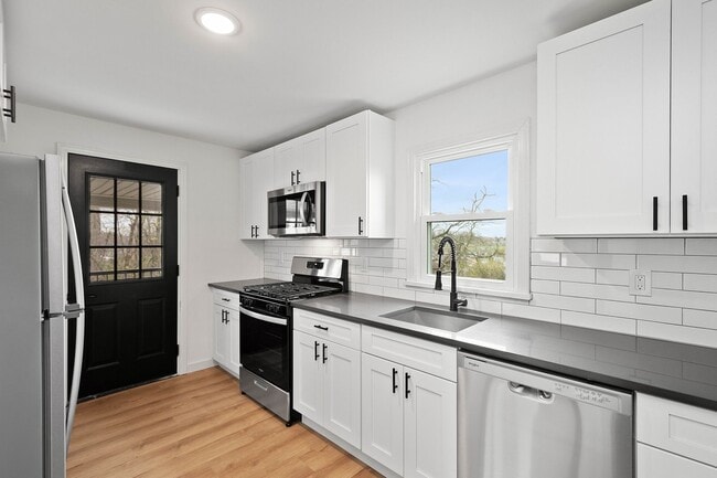 Building Photo - AVAILABLE MAY 1st!! FULLY UPDATED 3 BEDROOM IN WEST MIFFLIN!!